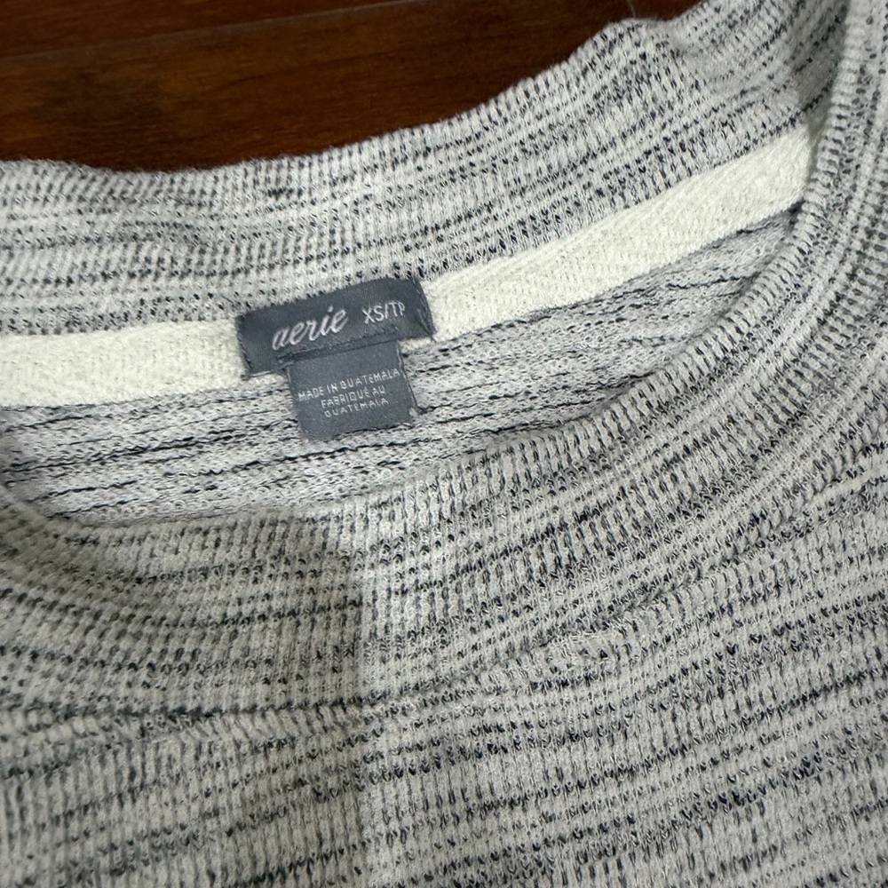 Aerie Heathered Gray Women's Crew Neck Sweater - Picture 2 of 3